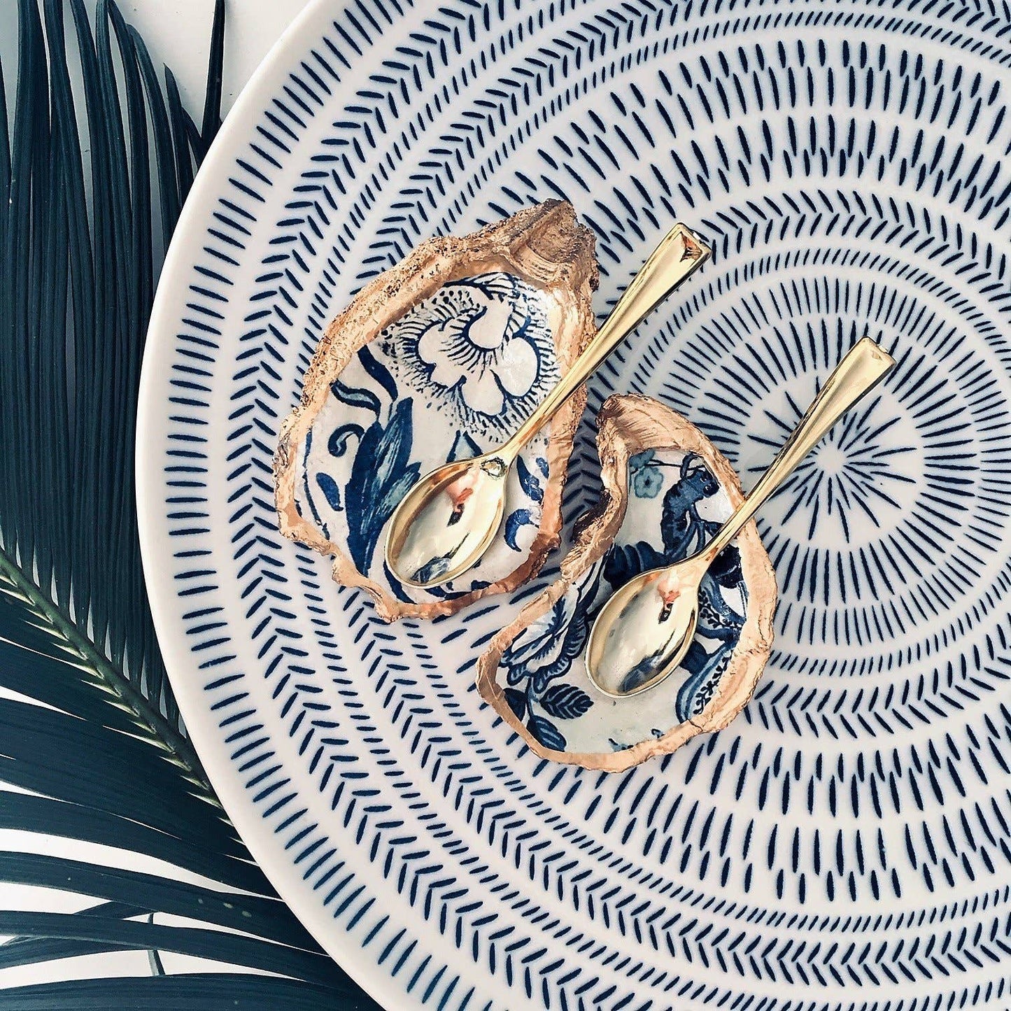 Salt & Pepper Set: Natural Oyster w/ Mother of Pearl spoons