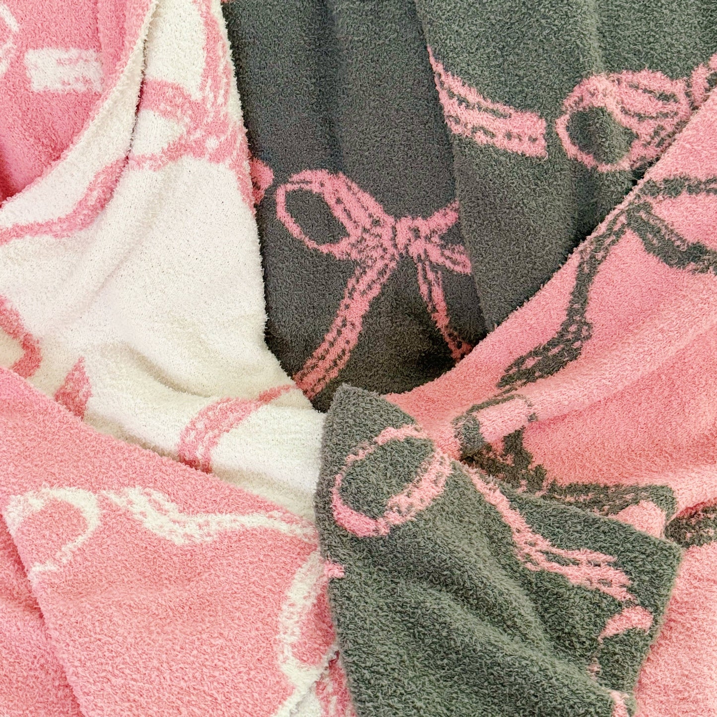 Bow Scalloped Coziest Blanket: White/Pink