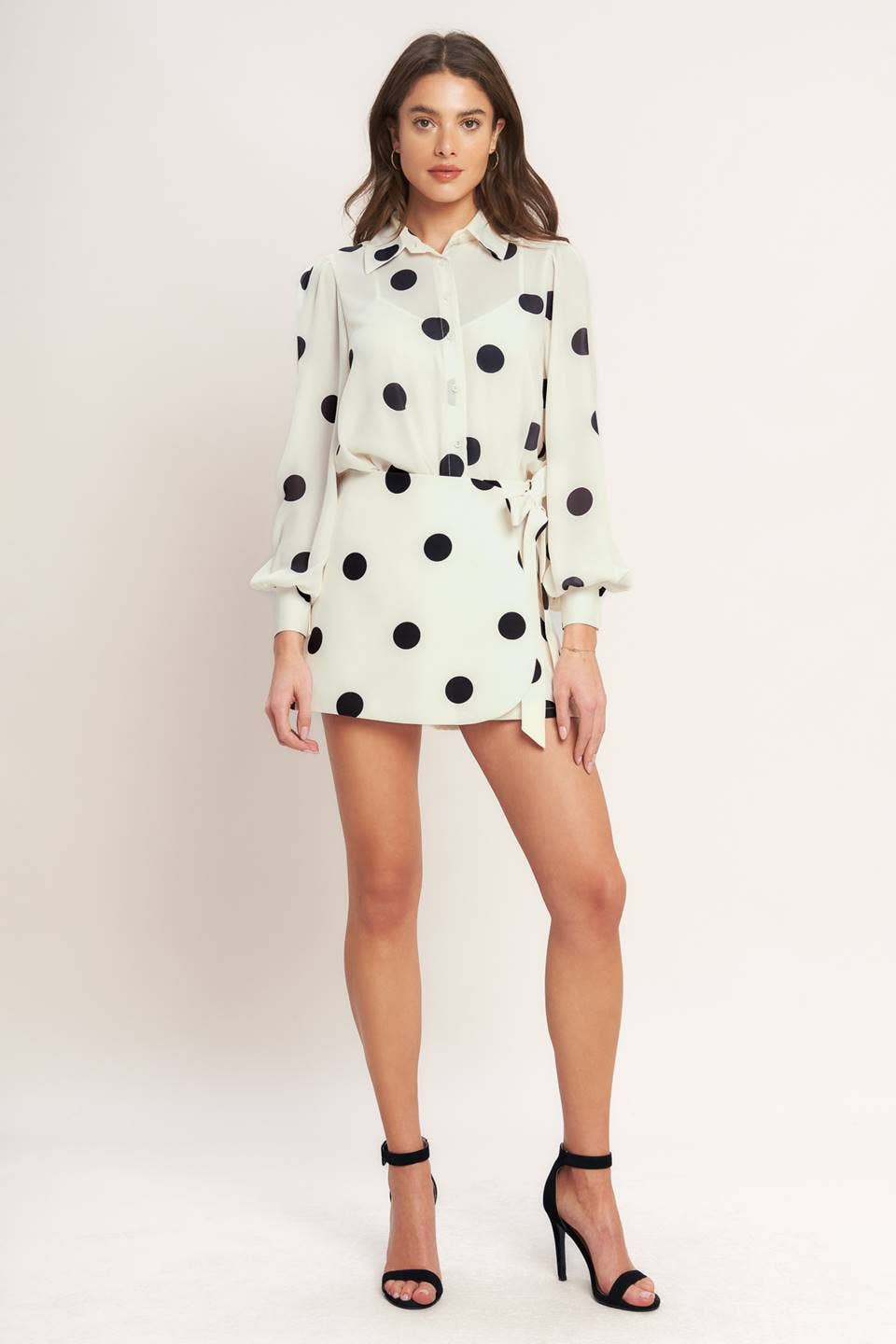 A printed woven top - IT13925B-A: IVORY BLACK / Contemporary / S