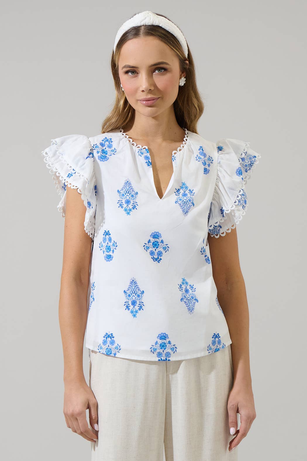 Yila Floral Ema Ruffle Top: WHT-BLUES