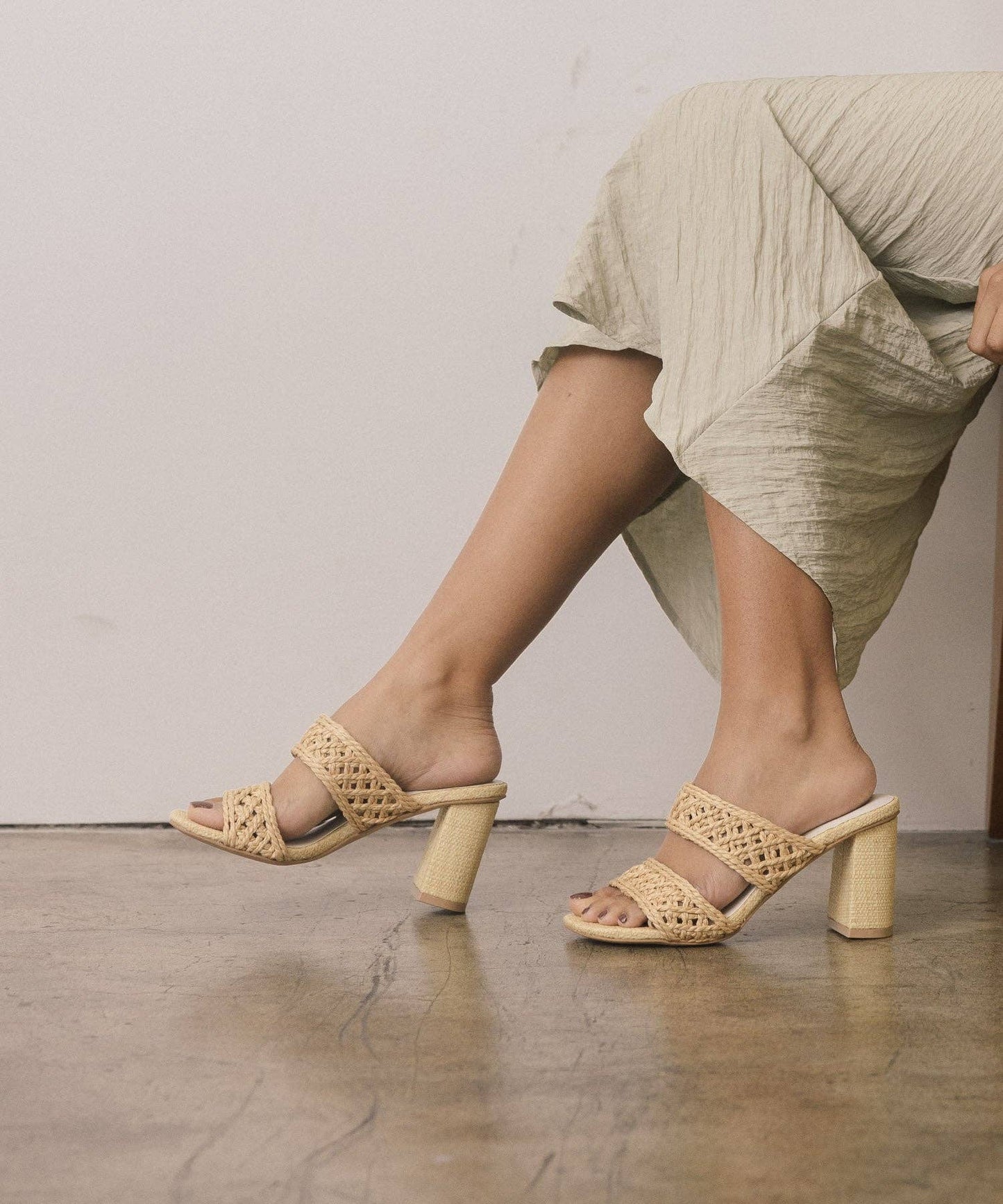 The Barbara Woven Double Band Heel: WHEAT