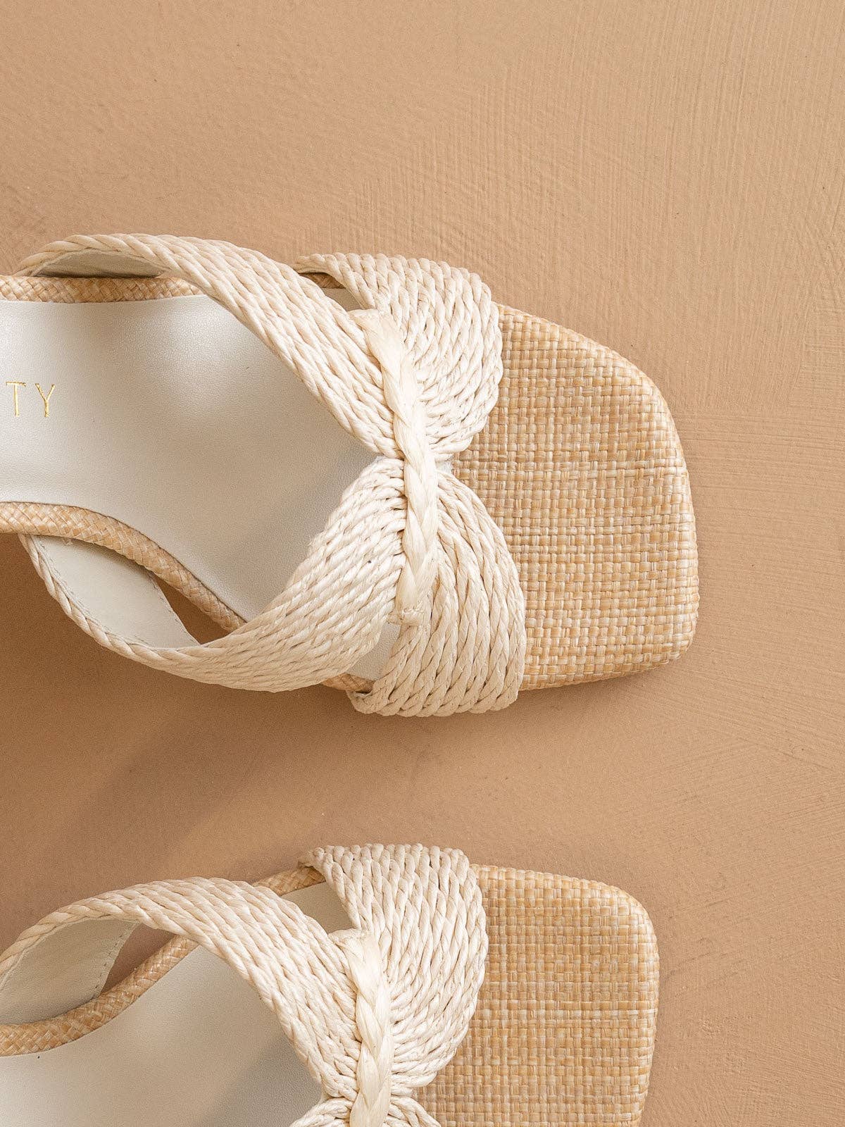 The Santiago Raffia Heel: OFF WHITE