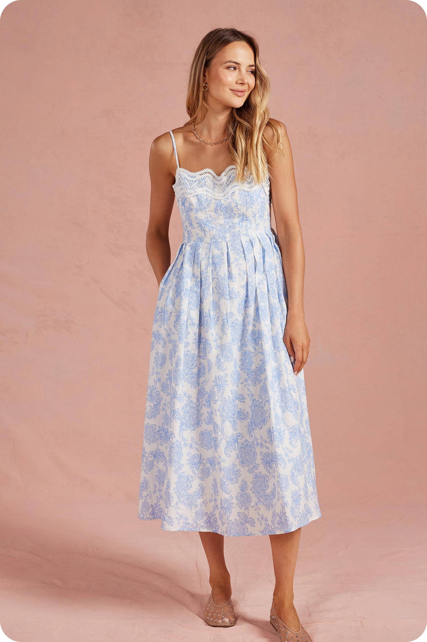 Botanical Garden Crochet Lace Pleat Midi Dress: Blue/white