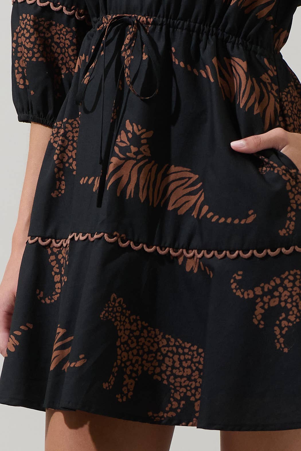 Zenzi Jungle Dabria Split Neck Mini Dress: BlackTan