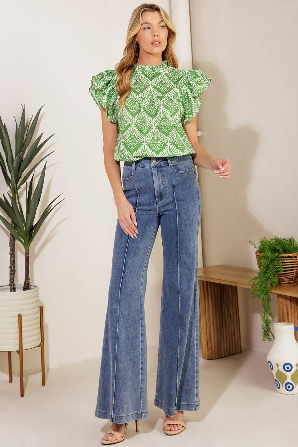 A printed woven top : Green
