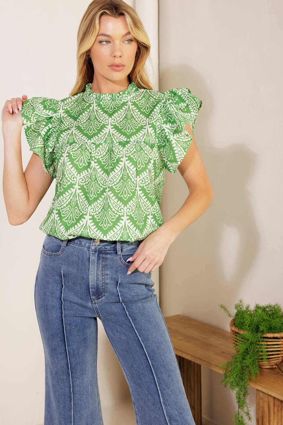 A printed woven top : Green