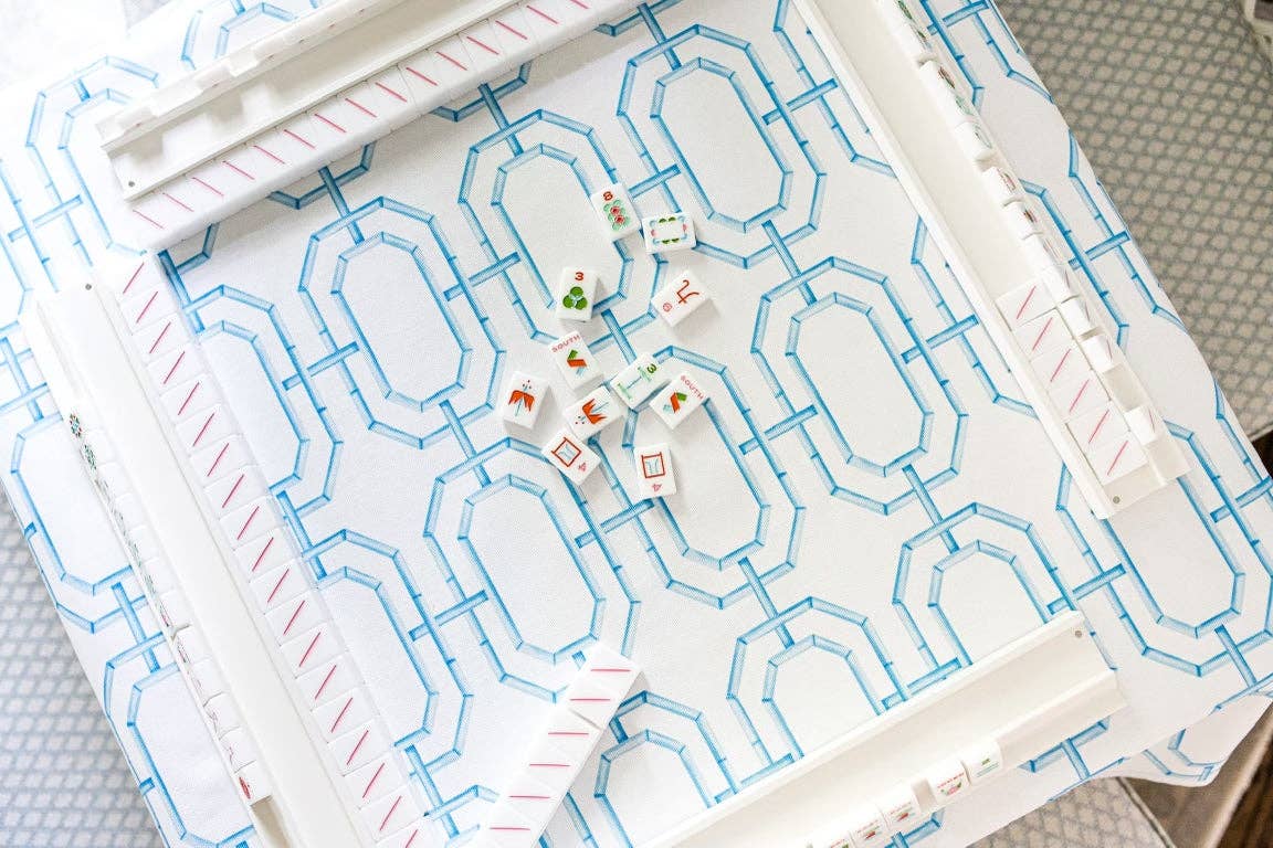 Scalloped Square Table Topper: Sky Blue Bamboo Chain