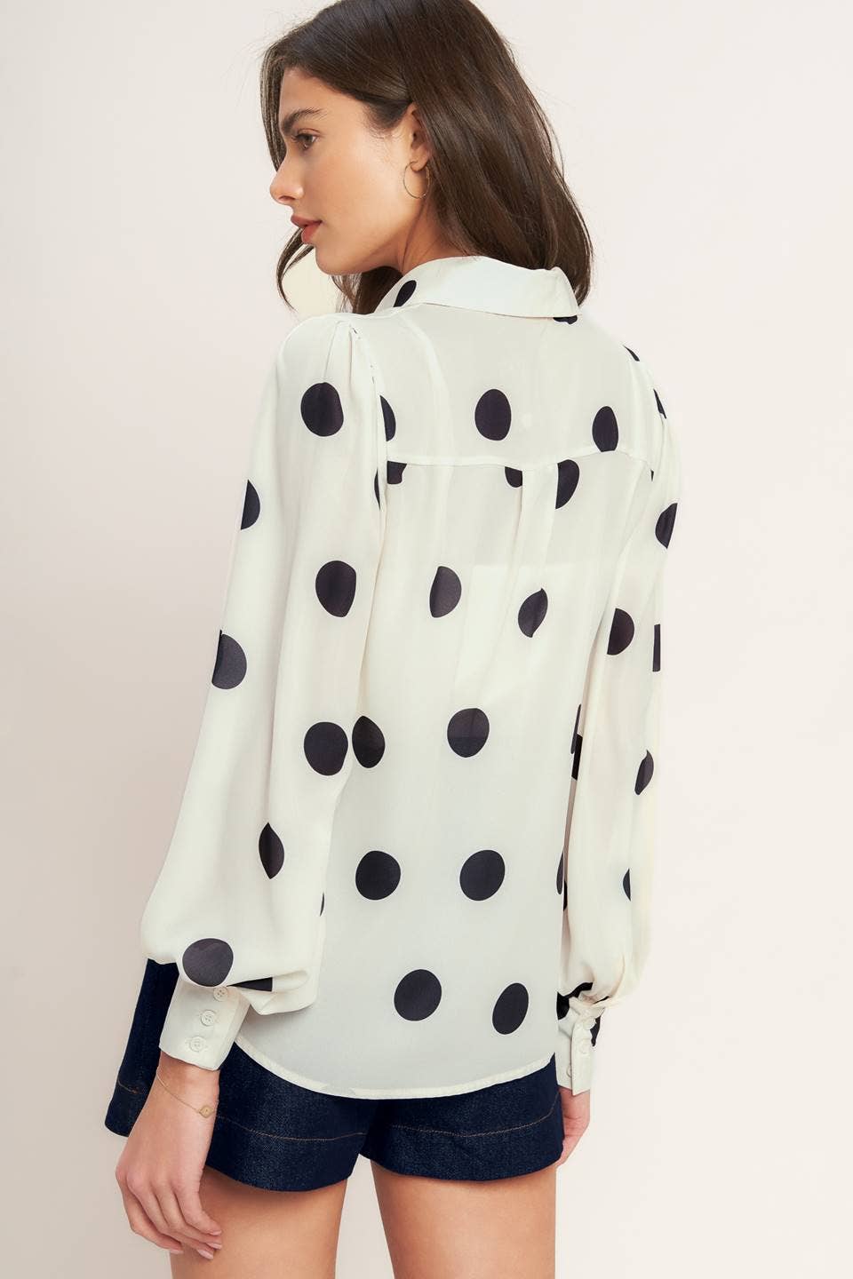 A printed woven top - IT13925B-A: IVORY BLACK / Contemporary / S