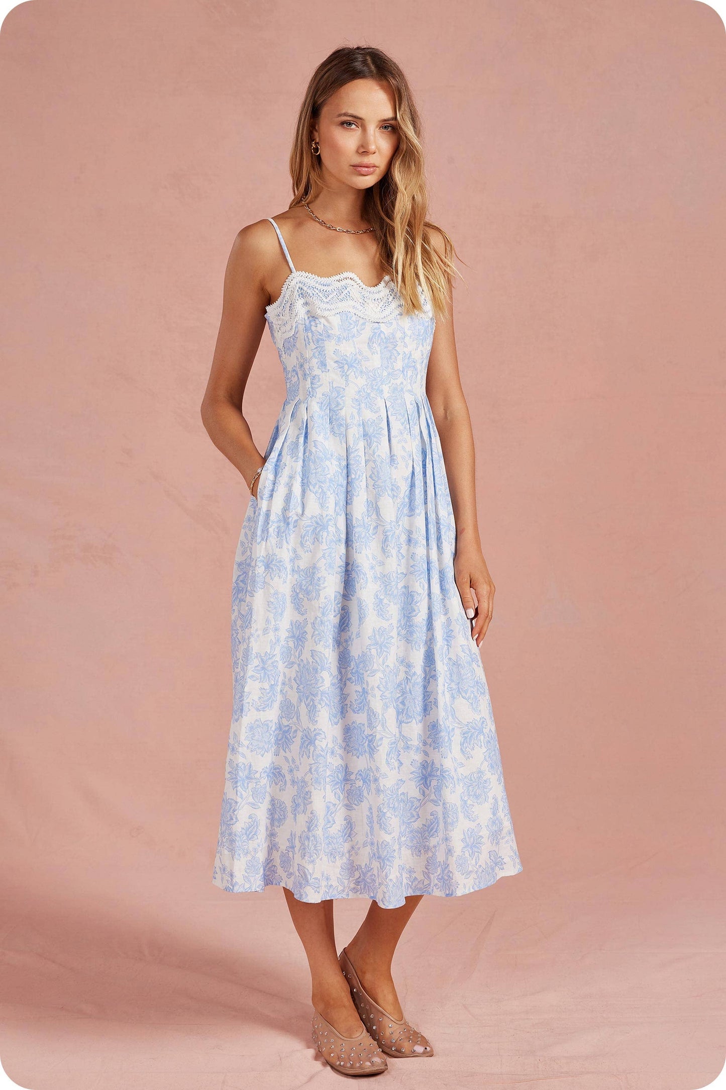 Botanical Garden Crochet Lace Pleat Midi Dress: Blue/white